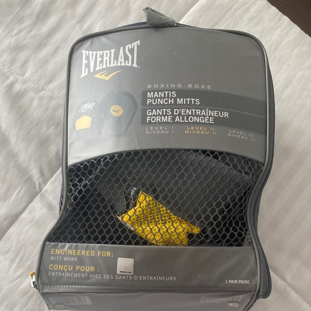 Everlast Boxing Mantis Punch Mitts - Black and Yellow